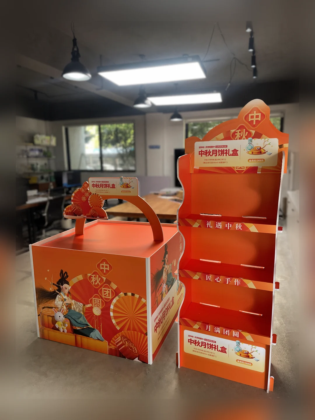 Seasonal food campaign display units